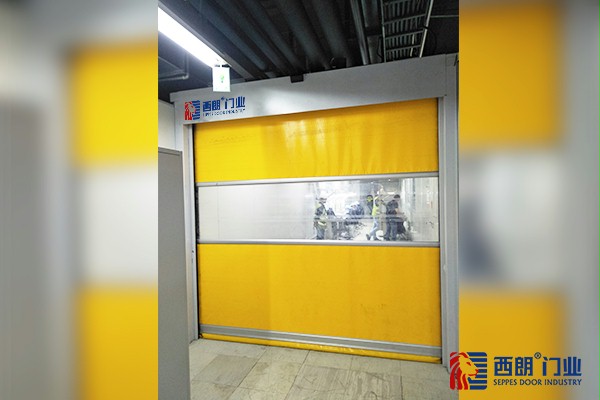 工业厂房内部快速卷帘门