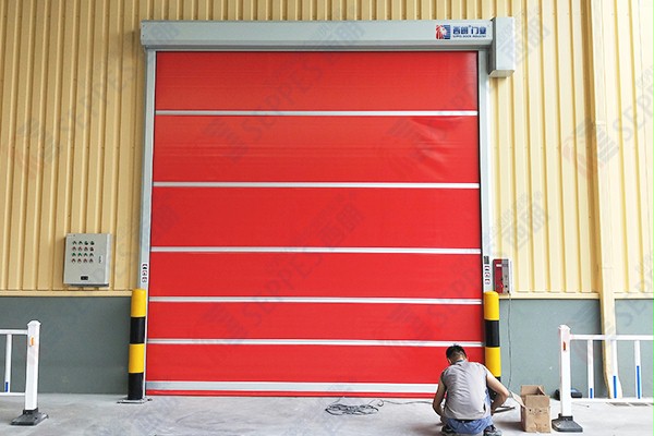 为西朗进厂安装快速卷帘门时厂区现场照片 为西朗进厂安装快速卷帘门时厂区现场照片