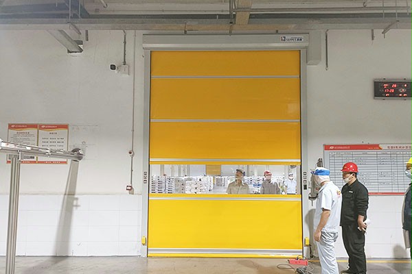 工厂出货货梯口联动快速门1 工厂出货货梯口联动快速门