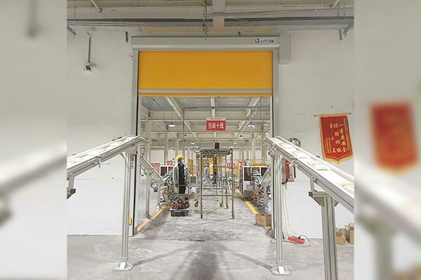 工厂出货货梯口联动快速门2 工厂出货货梯口联动快速门