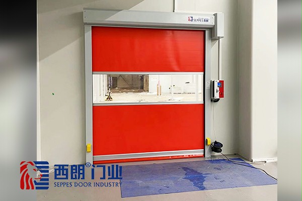 精密电子产品生产车间里的快速门