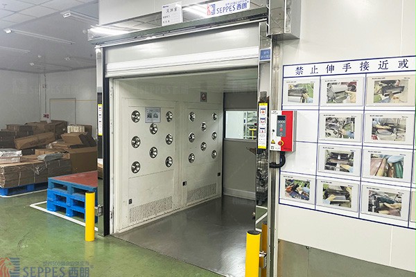 西朗门业洁净室快速门